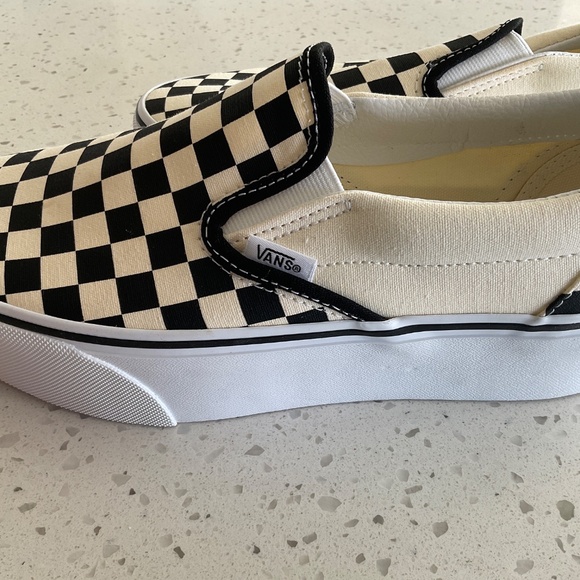 VANS BRAND NEW WITH BOX - MEN - 8.5, WOMEN 10 - Picture 5 of 7